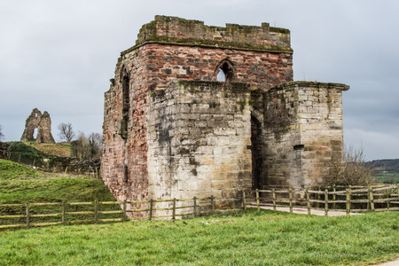 Tutbury Castle 1e+.jpg